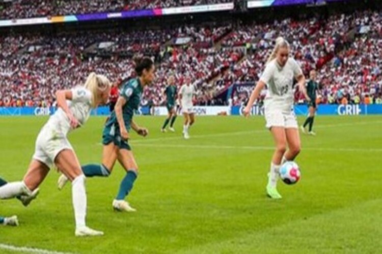 ฟุตบอลหญิง: เกมยุโรป ‘อาจมีมูลค่า 578 ล้านปอนด์ต่อปี’ ภายในปี 2033